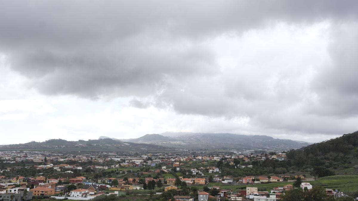 AEMET activa en ocho comunidades el aviso naranja por rachas de viento de hasta 100km/h, mala mar o nieve