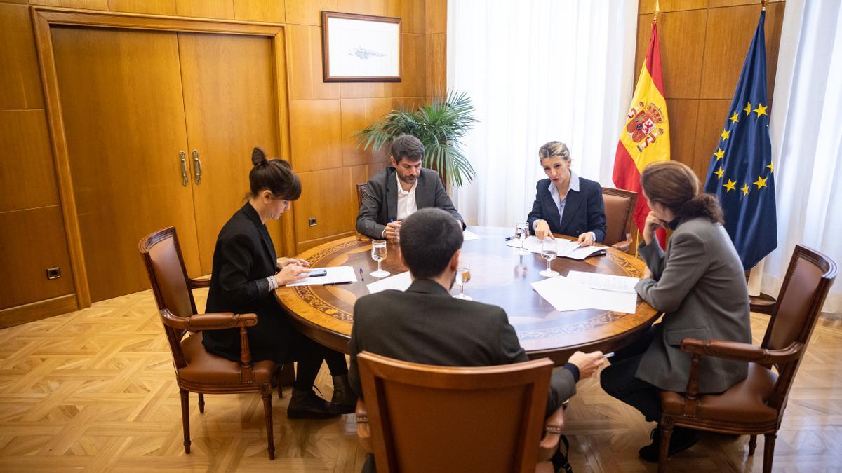 Los ministros de Sumar exhiben unidad en su presión al PSOE para aprobar con urgencia la reducción de jornada