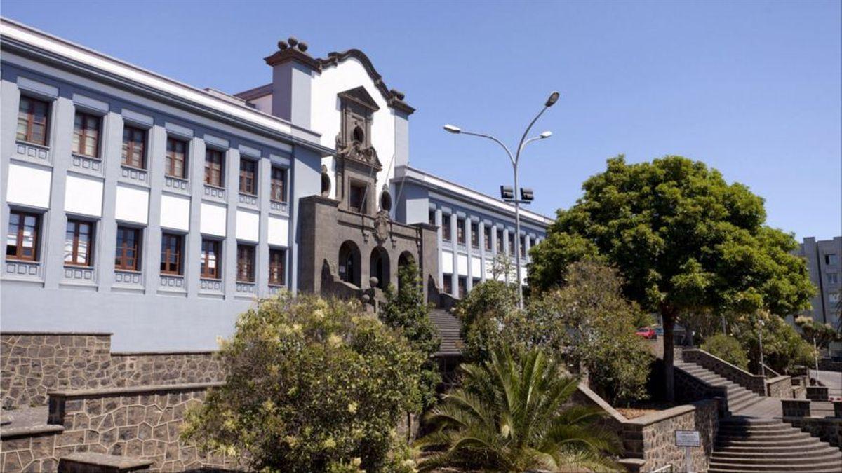 Condenado a 21 meses de cárcel un profesor de la Universidad de La Laguna por abusos sexuales a siete alumnas