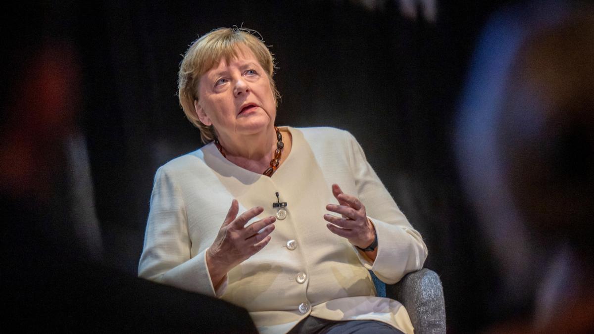 Angela Merkel reprocha a su sucesor votar con los ultras: «Ha permitido, por primera vez, una mayoría con la AfD»