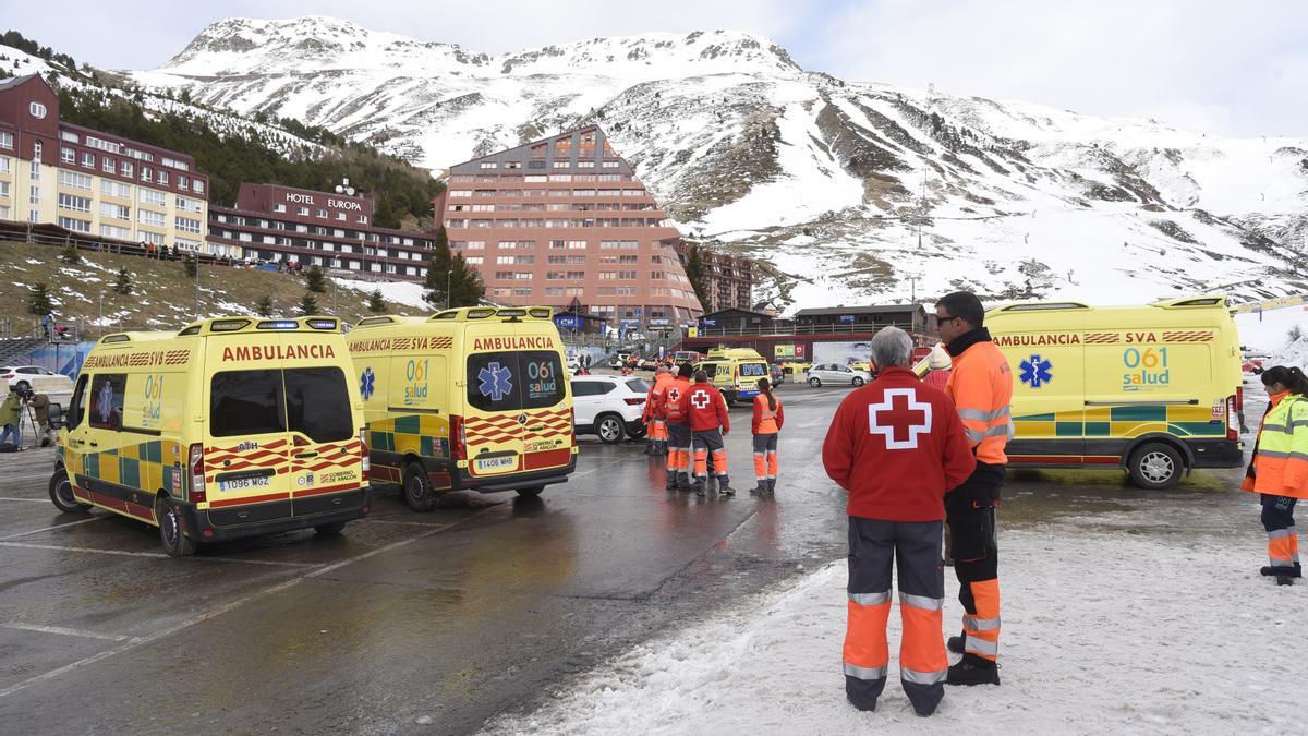 La estación de Astún reabre a excepción del telesilla Canal Roya, donde la Guardia Civil investiga las causas del accidente