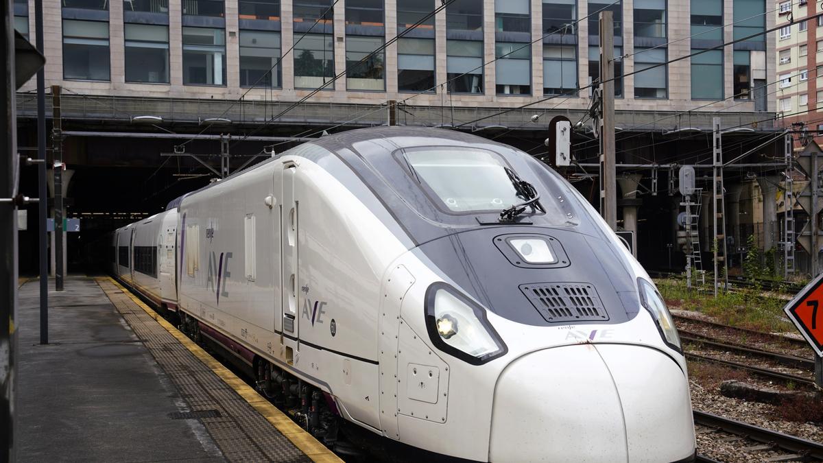 Renfe comunica que los trenes Talgo Avril están parados por una «incidencia informática»