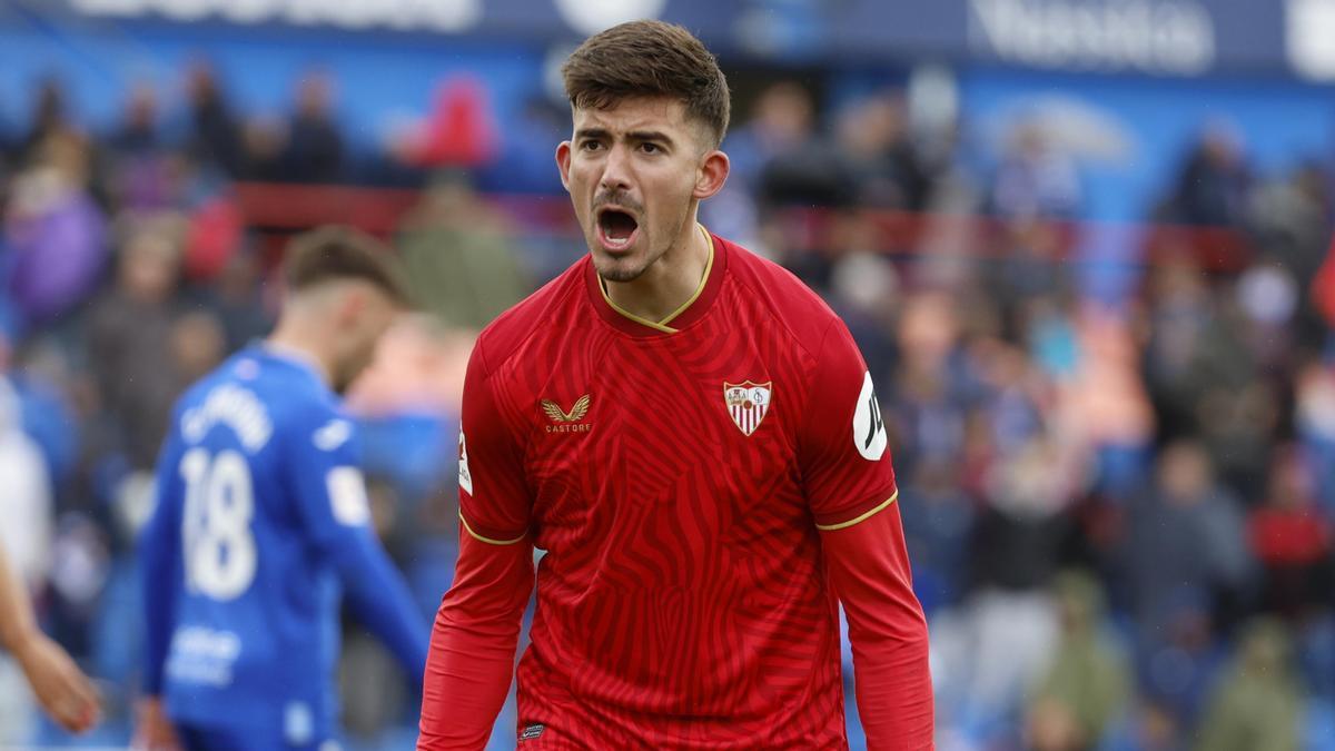 Detenido el jugador del Sevilla Kike Salas por forzar tarjetas amarillas para amañar apuestas