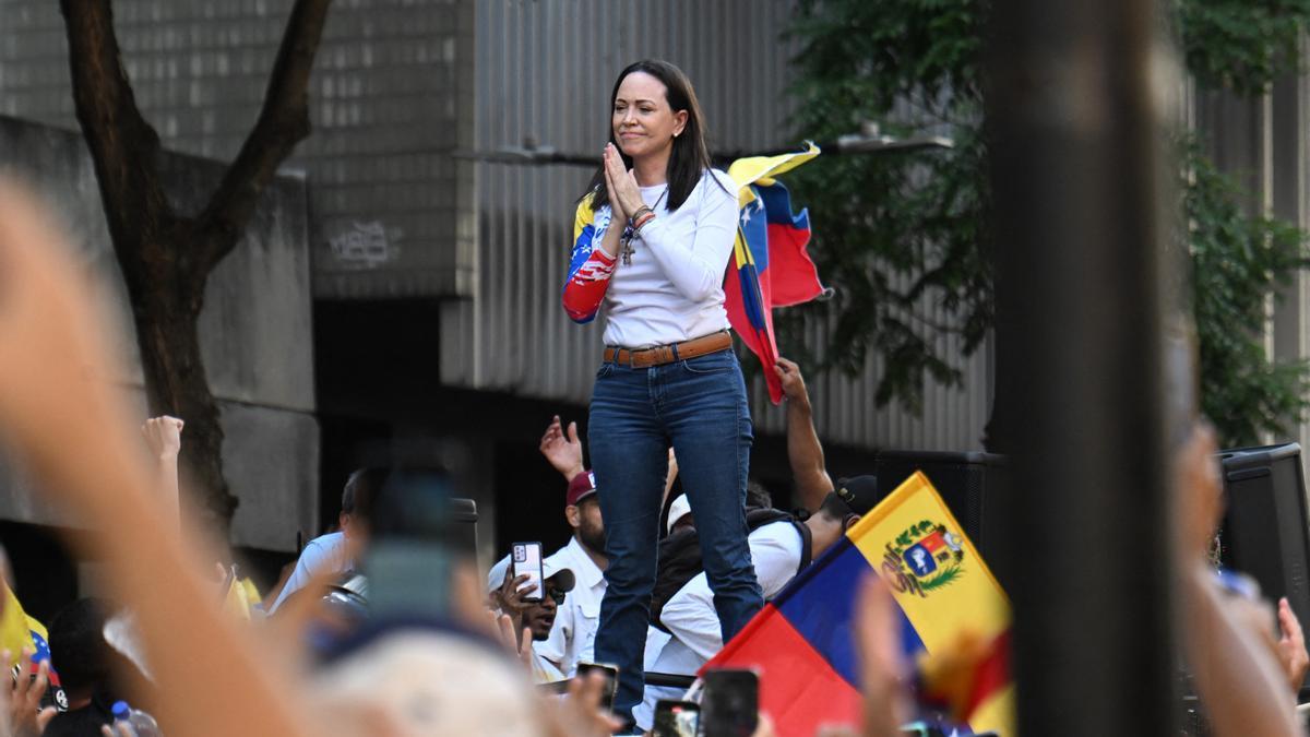 María Corina Machado reaparece en Caracas en la víspera de la toma de posesión de Maduro y el trumpismo anuncia «el fin del apaciguamiento»