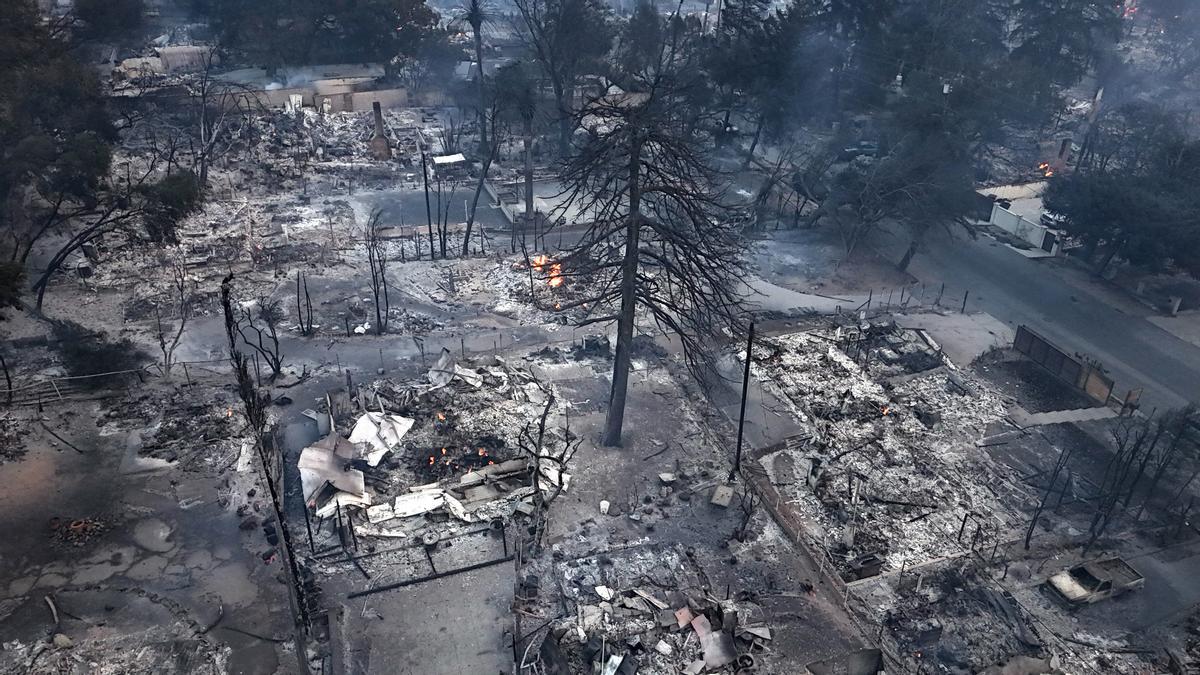 Los incendios que cercan los Ángeles suman ya cinco muertos y 100.000 evacuados