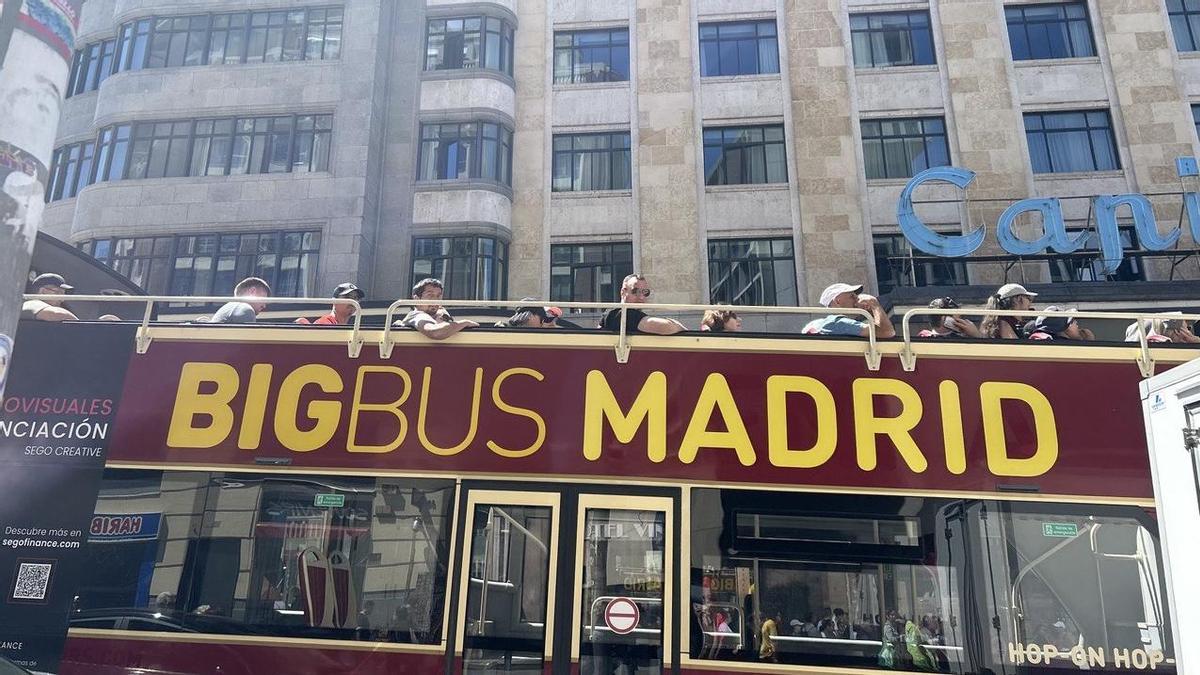 El apagón en dos autobuses de Madrid: llenos los de línea y los turísticos con su ruta habitual