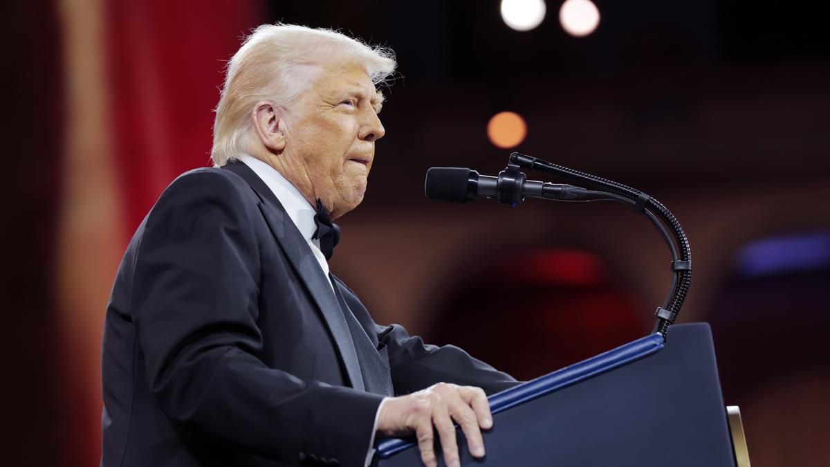 Trump eleva los aranceles a China al 125% y anuncia una pausa para otros países