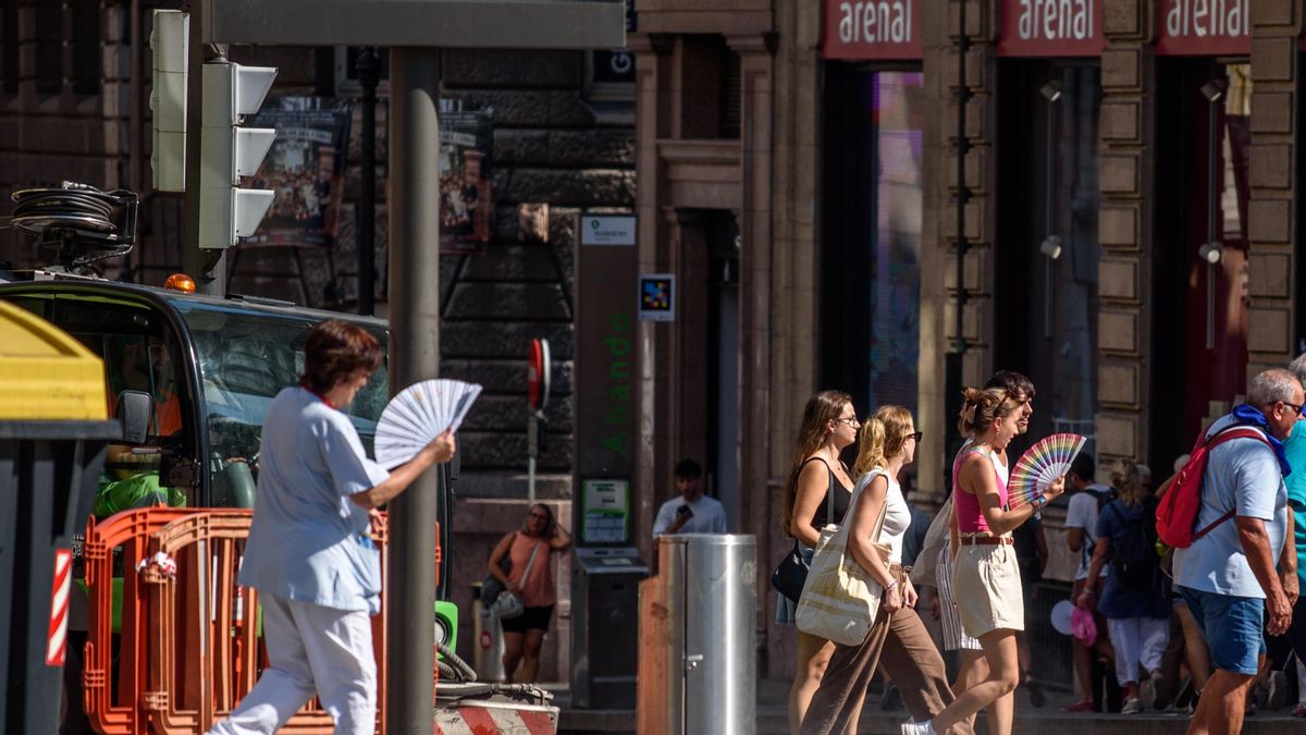La Aemet activa este viernes avisos por calor en tres comunidades ante un ambiente de «pleno verano»