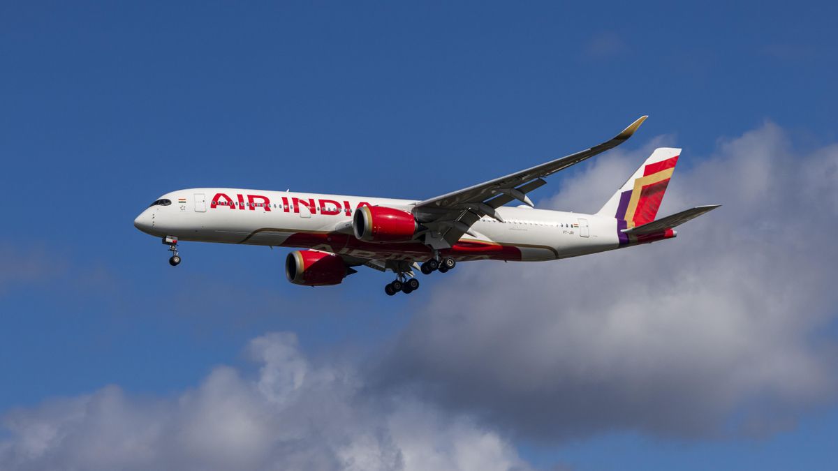 Un avión con 242 pasajeros se estrella en India