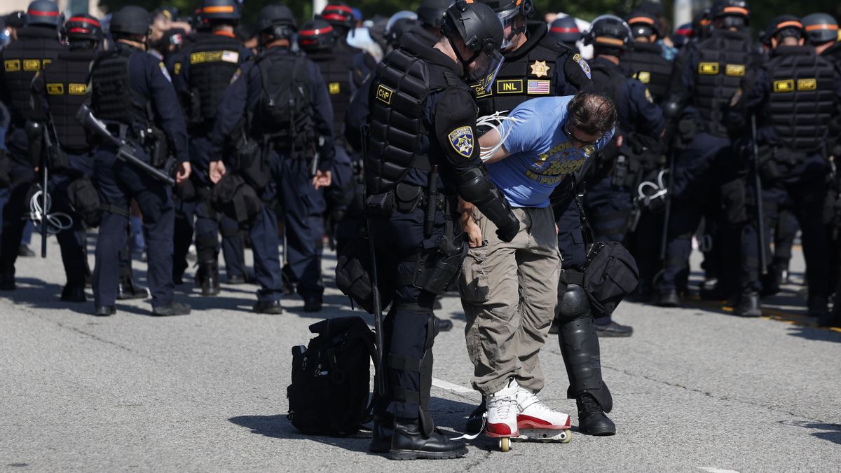 Las mentiras y teorías de la conspiración de Trump sobre las protestas de Los Ángeles